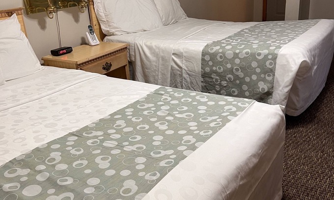 Oswego Hotel | Inviting Oswego Inn with Spa and Family-Friendly Amenities