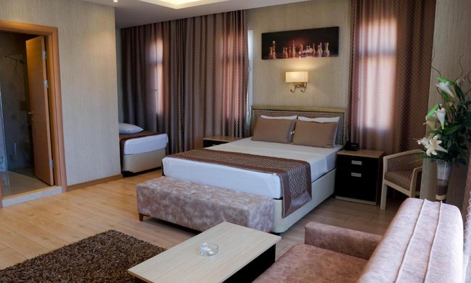 Akdeniz Hotel | Othello Hotel: Family-Friendly Stay with Pool Access