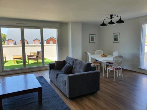 Ouistreham Apartment | Family-Friendly Othello Sea Flat with Oceanfront Views