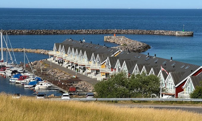 Hasle House | Oceanfront Retreat "Otis" - Steps from the Sea with Spa