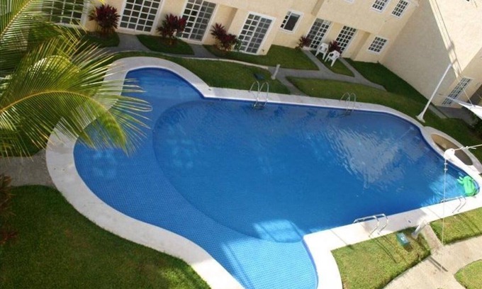 Puente del Mar House | Exclusive Discounts for First Responders & Ocean View Rooms