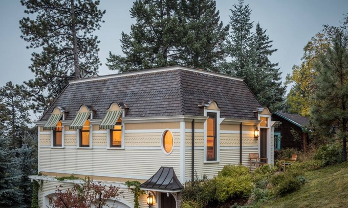 Green Mountain Falls Apartment | Experience Otter Inn: Modern Mountain Loft with Spa & Lake View