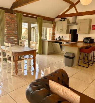 Towcester House | Family-Friendly Otters Holt at Tove Valley Cottages