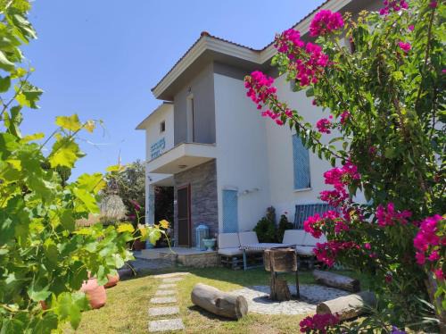 Cesme House | Welcoming Otuz5 Otel: Family-Friendly with Breakfast Included