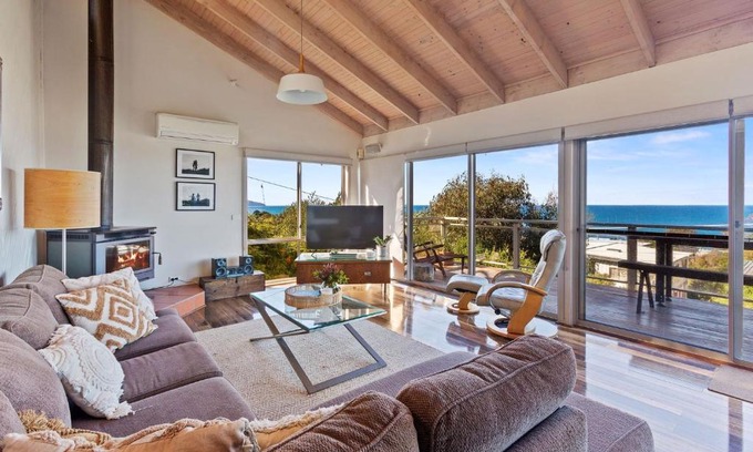 Skenes Creek House | Discover Otway Views: Family-Friendly Retreat Awaits