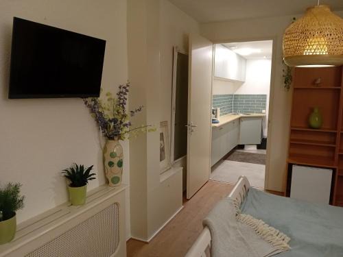 Lelystad House | Oudaen 36: Guest Rated 10/10 with Hot Tub Access