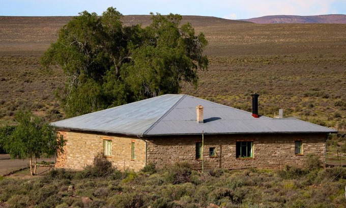 Karoo Hoogland House | Eco-Friendly Oupoort Guest Farm: Pet & Child Welcoming Stay