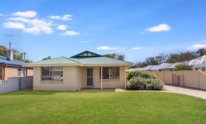 West Busselton House | Relax at Our Beach House in Busselton with Ocean Views