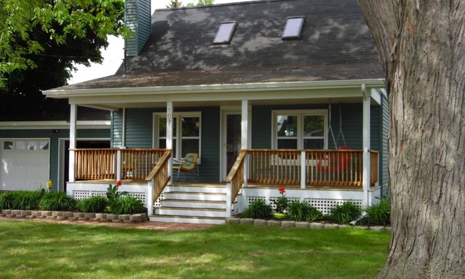 Tawas City House | Pet-Friendly Getaway Near Downtown East Tawas - Rated 10/10