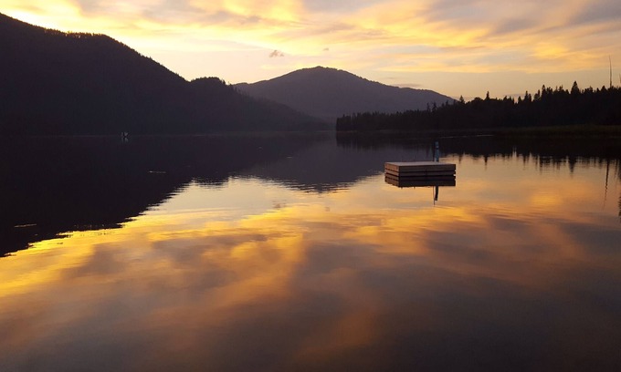 Troy House | Lake Front Log Home with Private Beach: Rated 10/10!