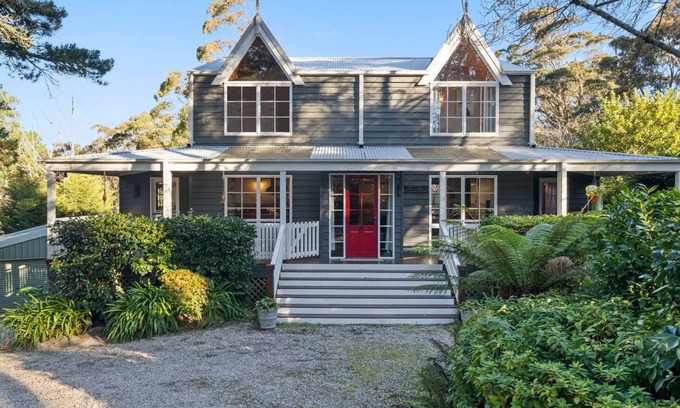 Medlow Bath House | Idyllic Glenbogle: 3-Bedroom Retreat Near Hydro Majestic