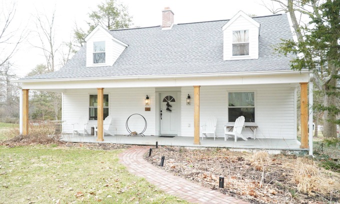 Lemont House | Top-Rated Guest House with Breakfast and Family-Friendly Amenities