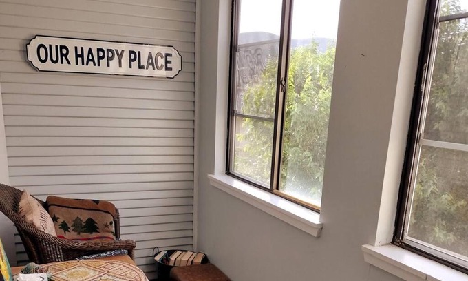 Ruidoso Downs Apartment | Ideal Family Retreat: 3BR, 3.5 Baths by Race Track