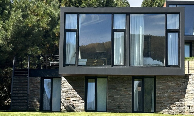 San Carlos de Bariloche House | Your Ideal Retreat at Arelauquen Golf & Country Club