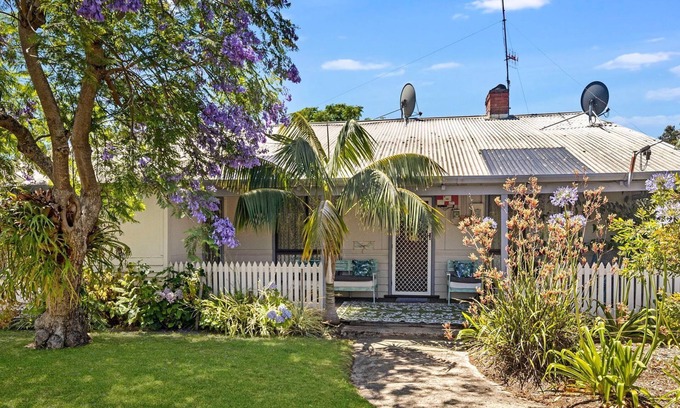 Nannup Cottage | Relax at Our Humble Home - Nannup with Oceanfront Views