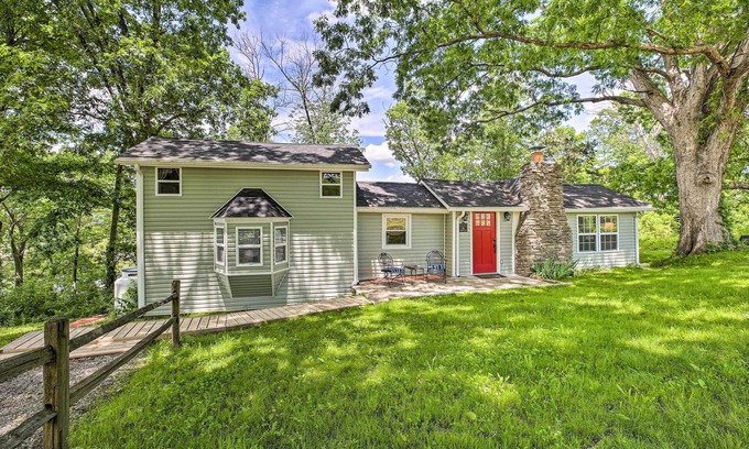 Harrodsburg House | Inviting Lakeside Retreat with Deck and Spa on Lake Herrington