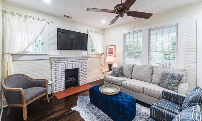 Taylorville House | Charming Retreat Close to the University of Alabama