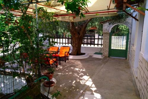 Skala Kallirachis House | Family Retreat: Our Parent's House with Pet-Friendly Perks