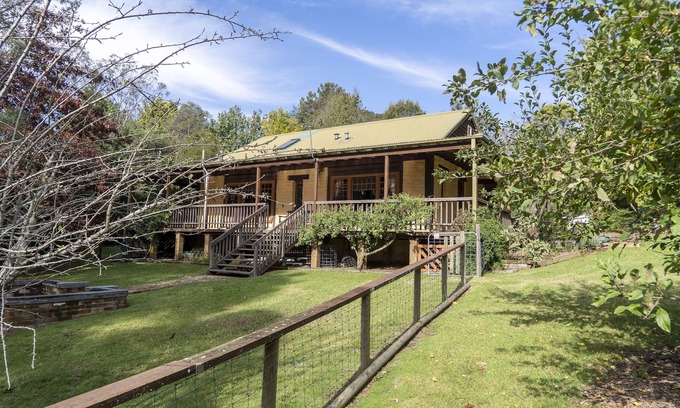 Bundanoon House | Exceptional Our Place at Bundanoon: Pool, Spa & Breakfast