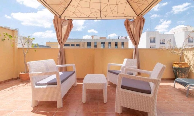 La Trinidad Apartment | Explore Our Hotel in Málaga: Rated 10/10 with Breakfast