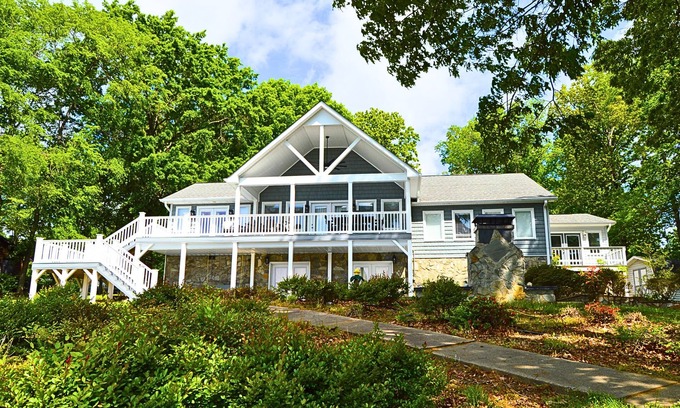 Semora House | Experience Hyco Lake: Scenic Views & Relaxing Amenities