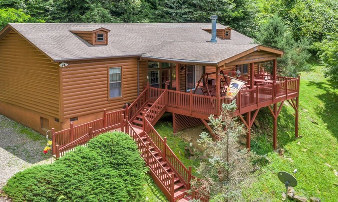 Cranberry Falls Cabin | Secluded Cabin Retreat in Maggie Valley, NC - Spa & Hot Tub