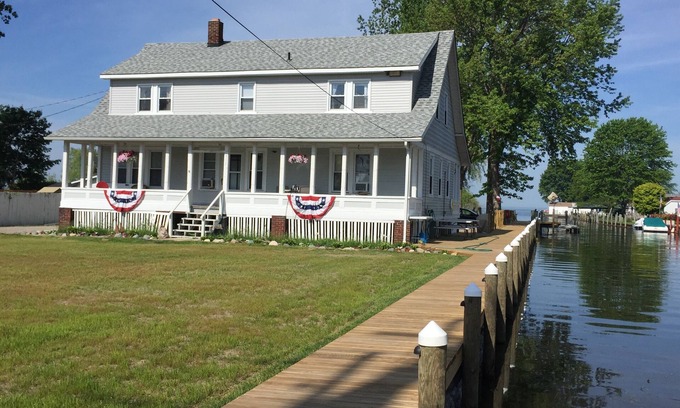 Anchorville Apartment | Inviting Starboard Cabin with Pool, Breakfast & Boat Slip
