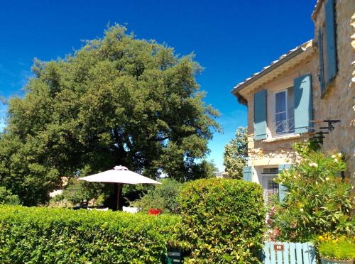 Bedoin Bed & Breakfast | Oustau du Ventoux: Guest Rated 9.6 with Oceanfront Pool