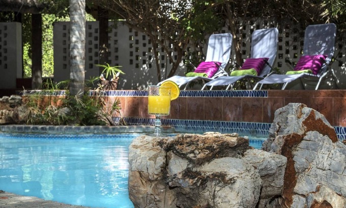 Otjiwarongo House | Inviting Out of Africa Guest House with Pool & Restaurant