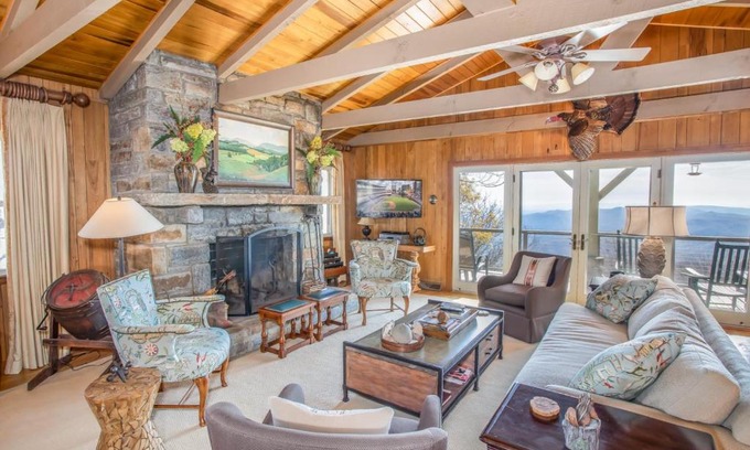 Blowing Rock House | Out On A Limb: Pet-Friendly Retreat with Spa & Breakfast