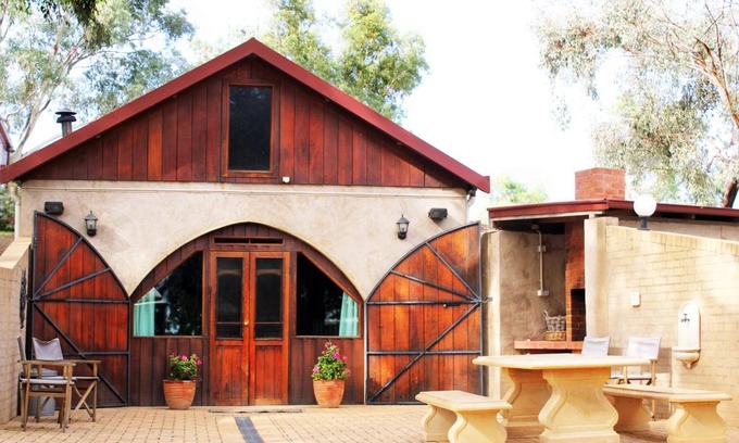 Dubbo House | Pet-Friendly Outback Cellar & Country Cottage – 4-Star Retreat