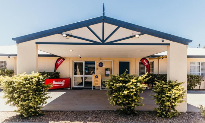 Mount Isa City Hotel | Welcoming Outback Motel Mt Isa: Rated 9/10, Pool & Breakfast