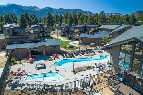 Mammoth Lakes Cabin | Welcoming Outbound Mammoth: Pet-Friendly Oceanfront Retreat