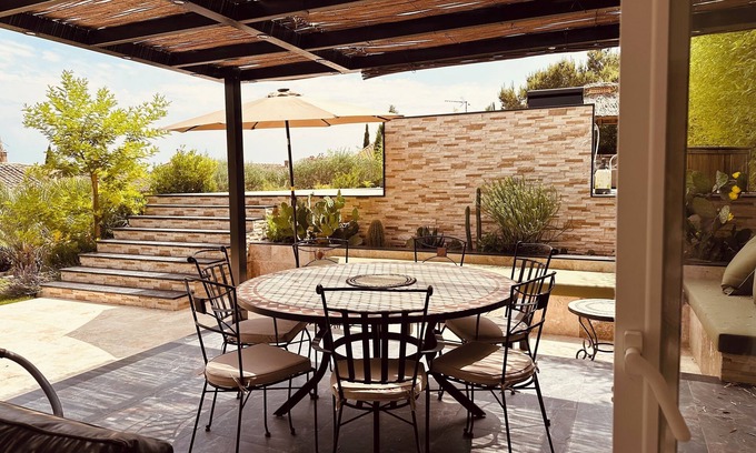 Vedene House | Outbuilding garden/private pool Vedène