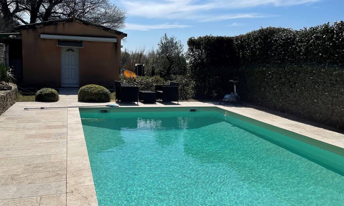 Visan House | Idyllic Retreat with Private Pool Surrounded by Vineyards