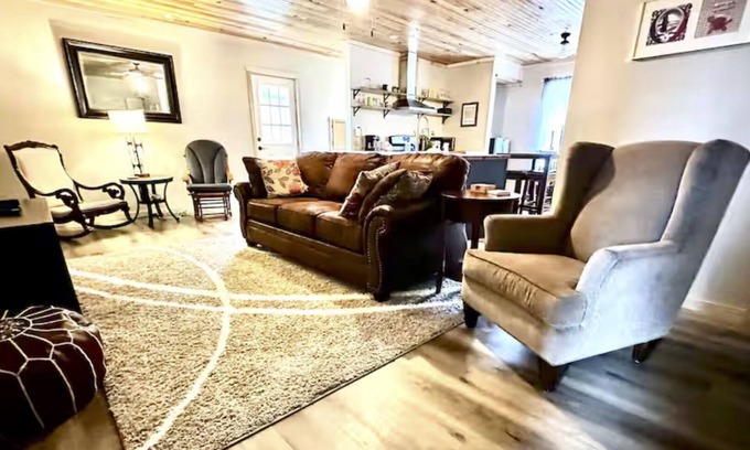 Athens Apartment | Kid-Friendly 2BR Apt Near Ohio University & Scenic Parks