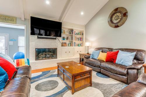 McNeil House | Outdoor Entertainment Space Austin Family Home