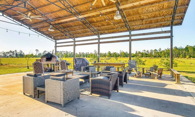 Fountain Cabin | Outdoor Entertainment Area: Fountain Family Home!