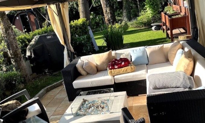 Aubing - Lochhausen - Langwied House | Explore the Outdoor Paradise with Spa and Hot Tub Amenities