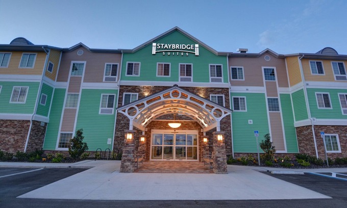 Lakeland Condo | Inviting Private Suite with Pool, Breakfast & Gym Access