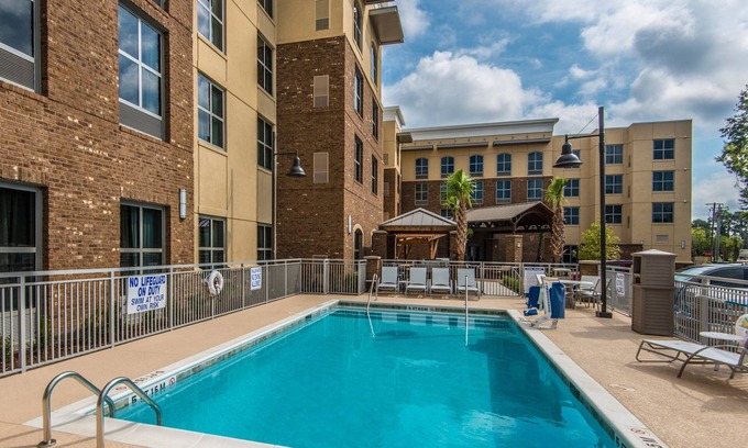 Charleston Apartment | Inviting Hotel with Outdoor Pool & Free Wi-Fi in Great Locale