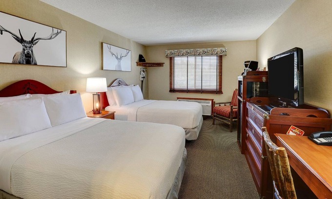 Galena Hotel | Relaxing Retreat with Pool & Breakfast at Stoney Creek Quad Cities