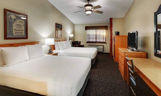 Moline Hotel | Relaxing Stoney Creek Quad Cities with Outdoor Pool & Breakfast