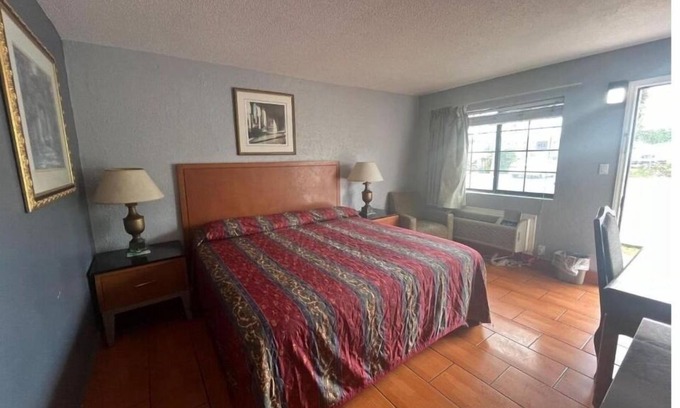 Brownsville Hotel | Outdoor Pool Stay Near Palo Alto Battlefield + Parking