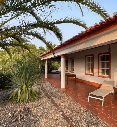 Cabeco de Vide House | Pet-Friendly Outeiro do Álamo Casa Paradise with Pool
