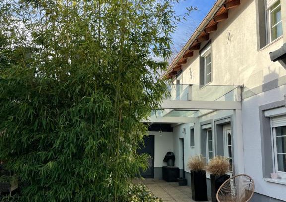 Parndorf House | Relaxing Outlet Center House with Pool, Garden & Jacuzzi
