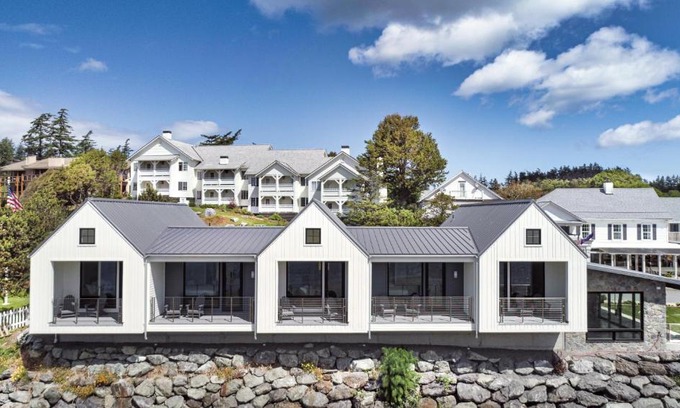 Eastsound Hotel | Pet Friendly Outlook Inn with Ocean View & Top Reviews