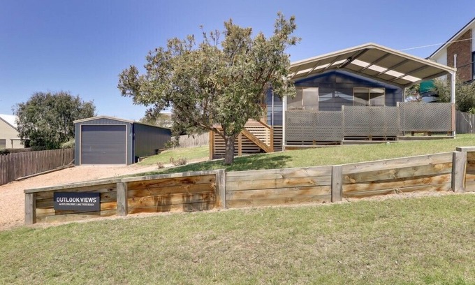 Lake Tyers Beach House | Scenic Outlook Views - Family-Friendly Retreat with Lake Access