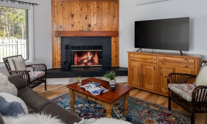 Moose Wilson Road Condo | Experience Outpost: Balsam Lodge A1 with Kitchen & Breakfast