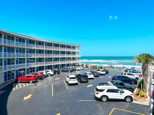 Ormond Beach Resort | Relax at Outrigger Beach Club Resort with Oceanfront Views